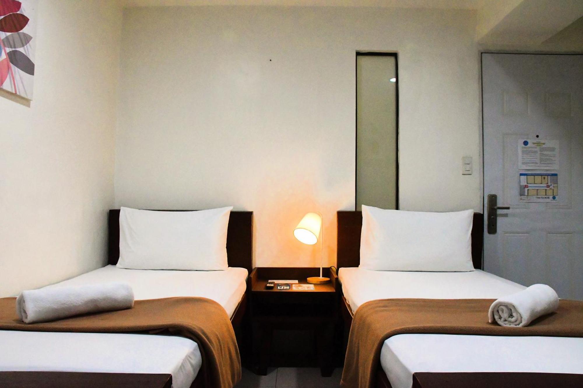 Arzo Hotel Makati Makati City Exterior foto