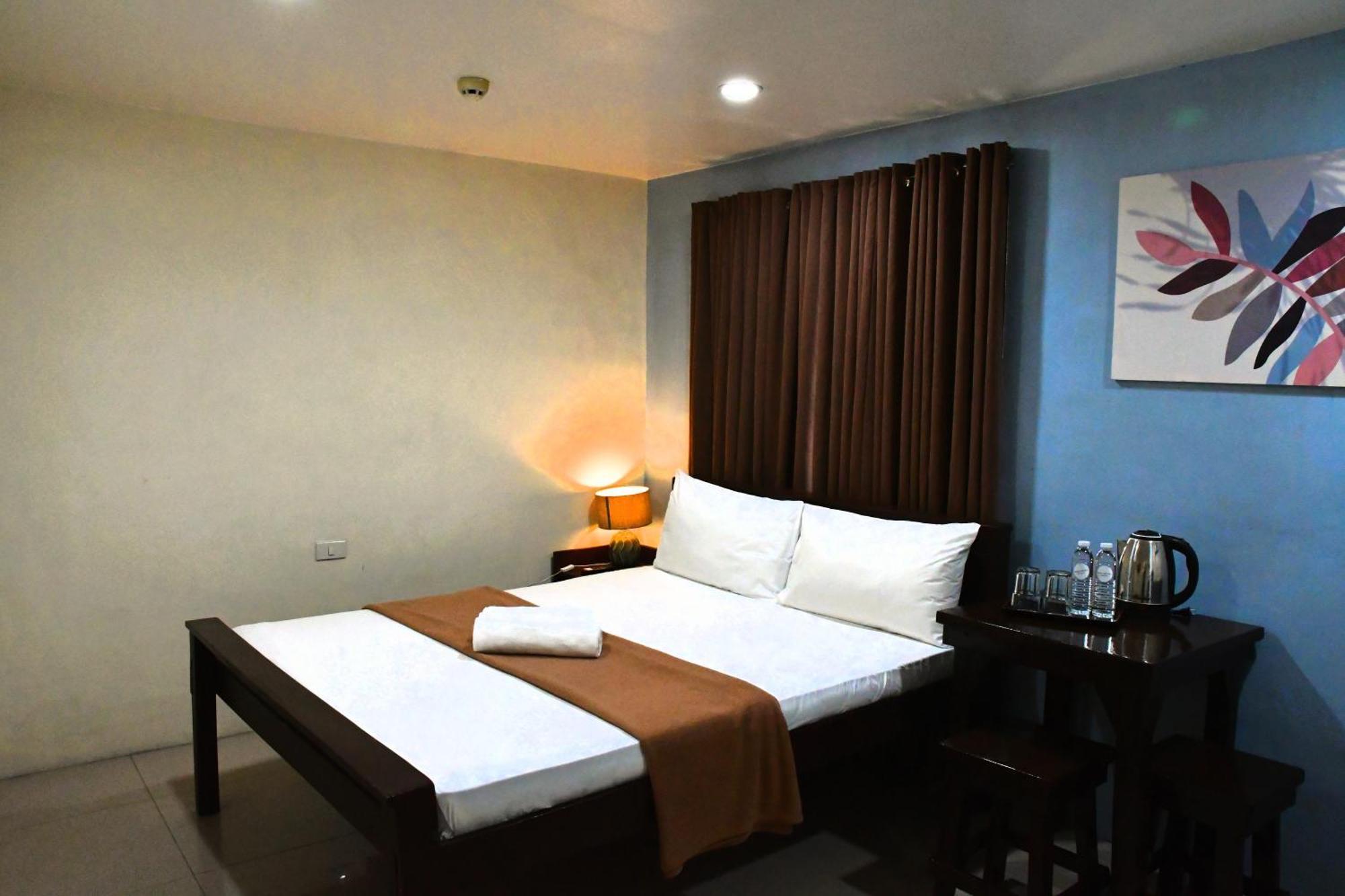 Arzo Hotel Makati Makati City Exterior foto